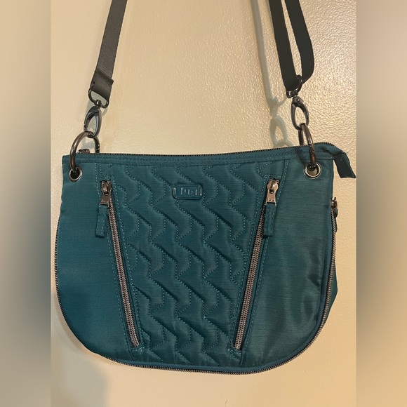 Lug Swivel Teal Quilted Crossbody Bag - Picture 1 of 10